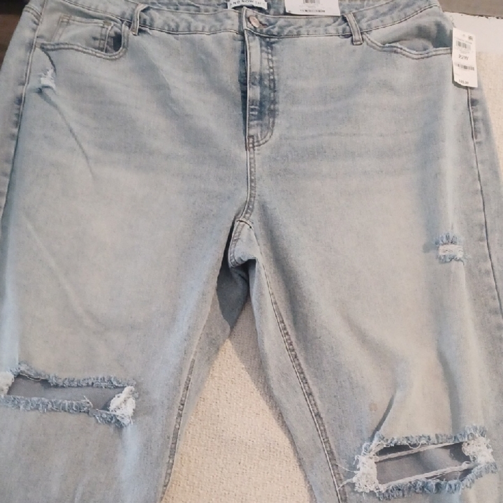 NWT Ultra Highrise Cropped Baggy Distressed Light Wash Womens Plus Jean Sz 22W